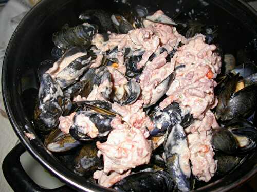 Moules aux lardons, tomates et boursin