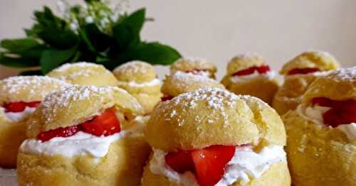 CHOUX A LA CRÈME VANILLE ET FRAISES