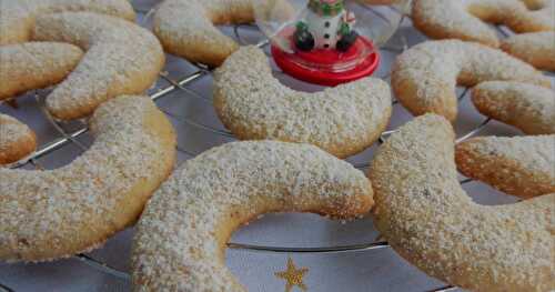 CROISSANTS DE LUNE AUX NOISETTES