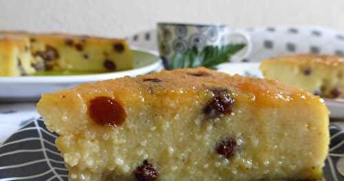 GÂTEAU DE SEMOULE AU CARAMEL ET RAISINS SECS