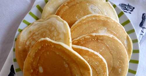 PANCAKES VEGAN MOELLEUX ET HYPER SIMPLES