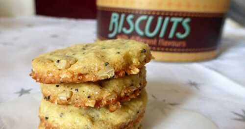 PETITS BISCUITS AUX GRAINES (PAVOT, SÉSAME, TOURNESOL)