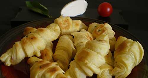 PETITS CROISSANTS MOZZA TOMATES SÉCHÉES ET BASILIC