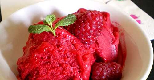 SORBET EXPRESS A LA FRAMBOISE (LIGHT, VEGAN ET SANS SORBETIÈRE)