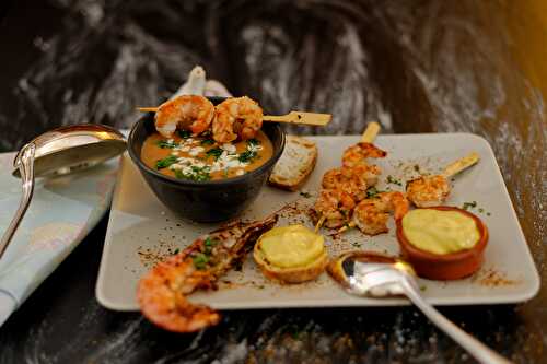 Bisque de crevettes, brochettes assorties