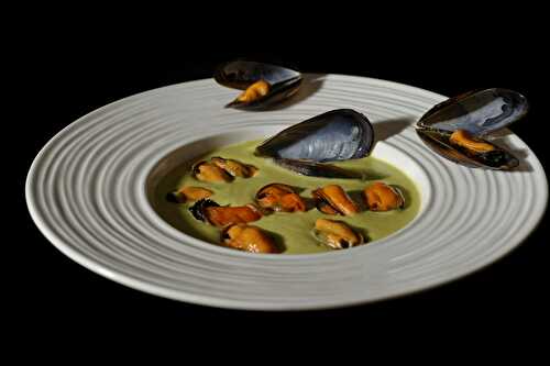 Nage de moules, crème de petits pois