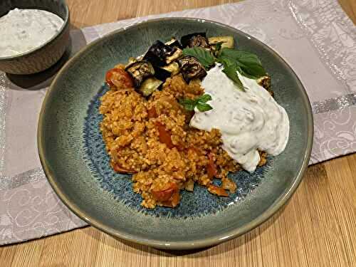 Boulgour à la tomate, aux aubergines et au yaourt citronné de Yotam Ottolenghi