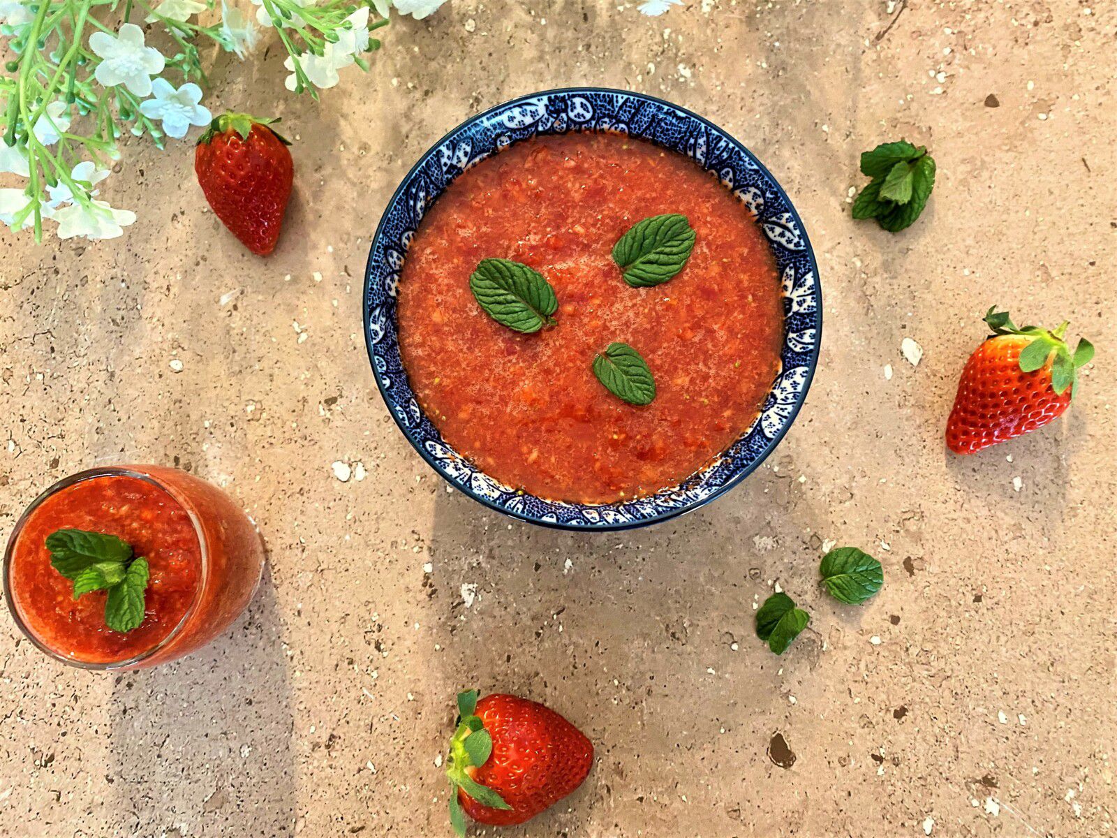 Soupe de fraises à la menthe