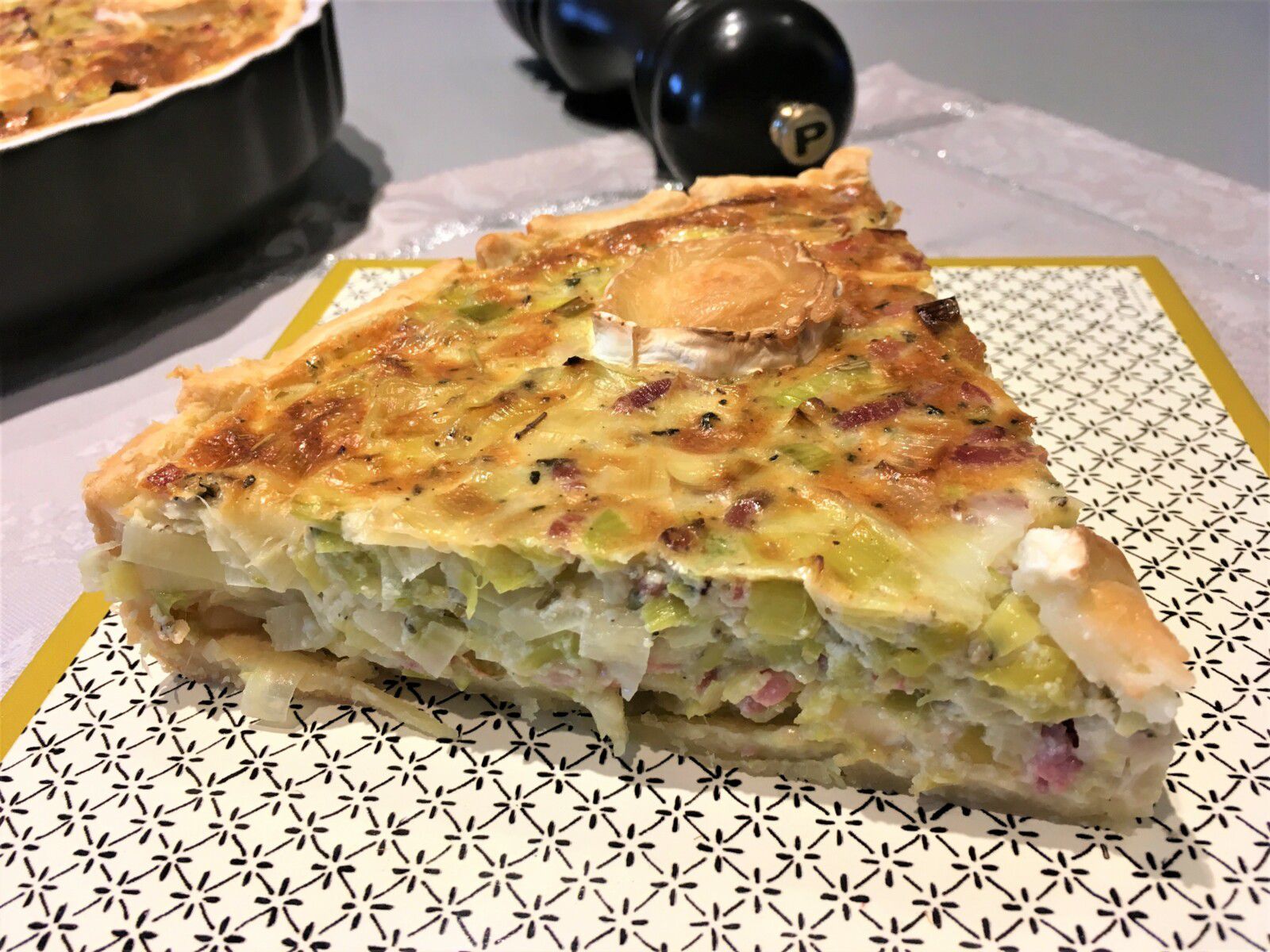 Tarte aux poireaux, chèvre et lardons