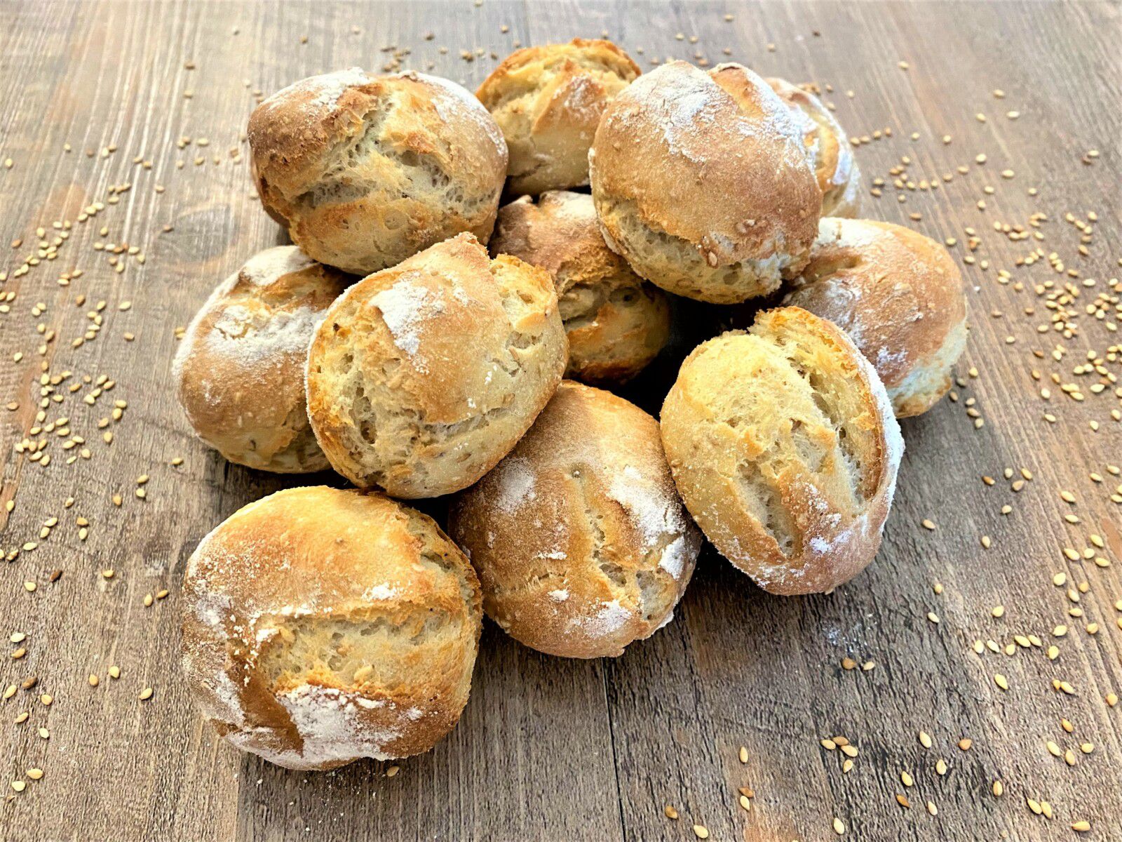 Petits pains de table aux graines de sésame