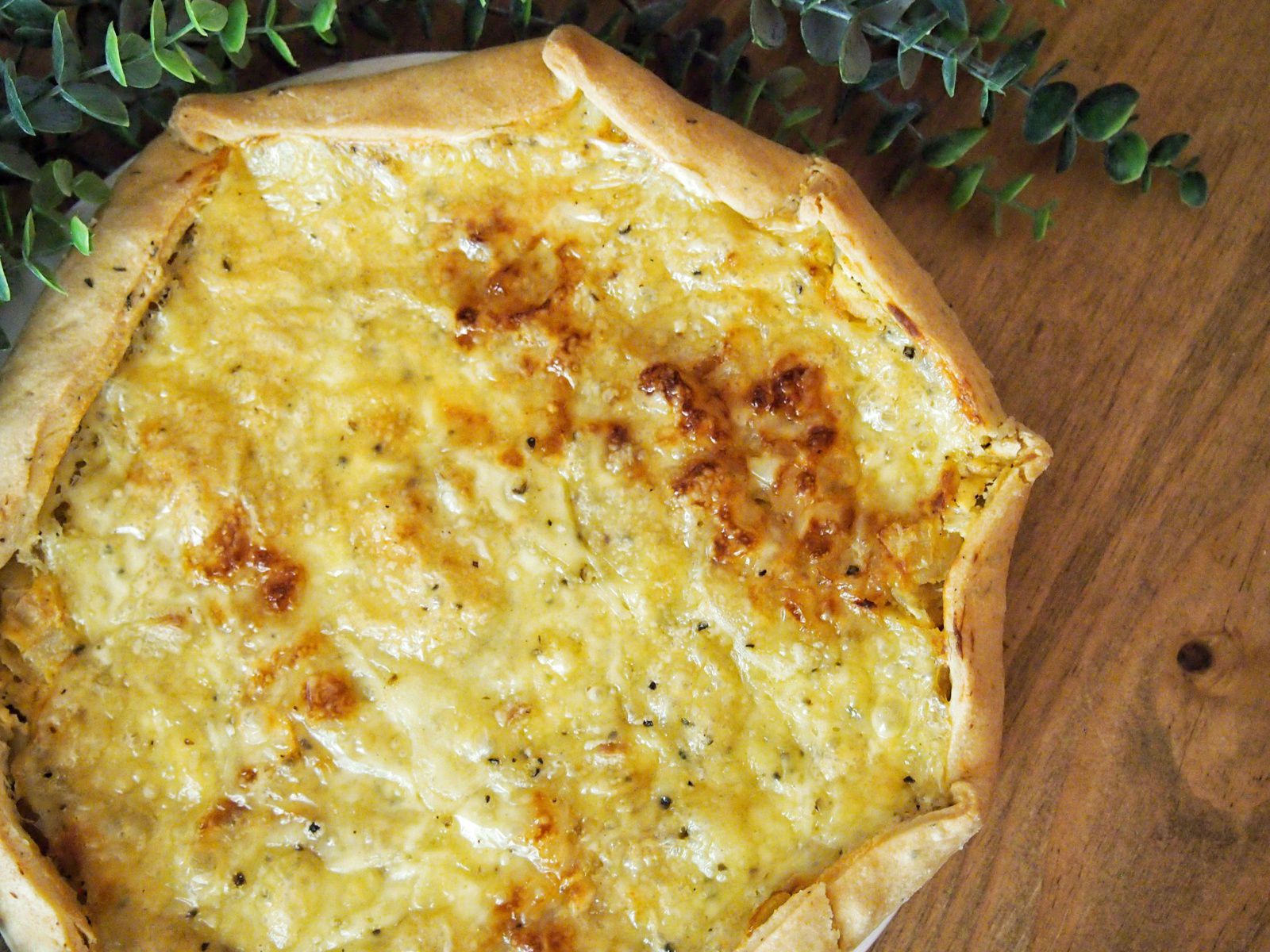 Tarte rustique à l'oignon et à la raclette