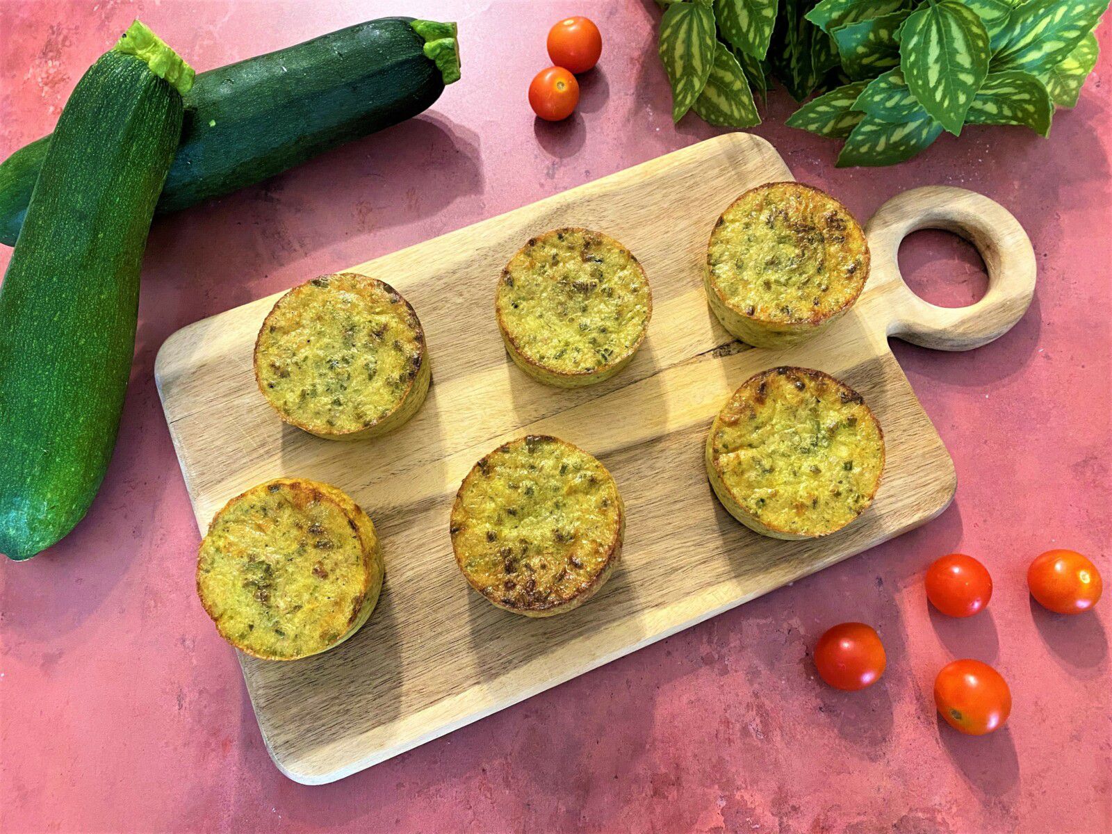 Quiche sans pâte au thon, pesto et parmesan
