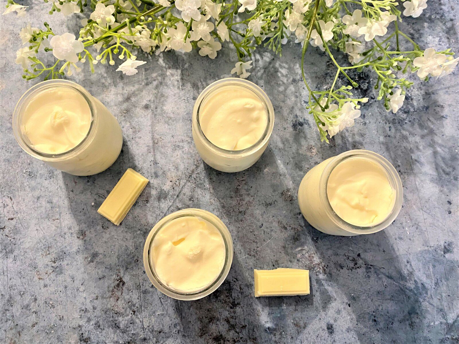 Mousse au chocolat blanc et à la fleur d’oranger