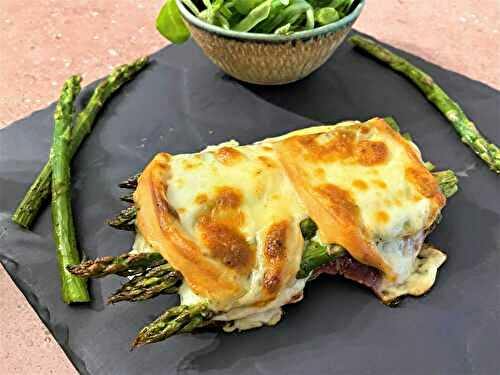 Tartines d’asperges rôties au jambon cru et à la scarmoza fumée