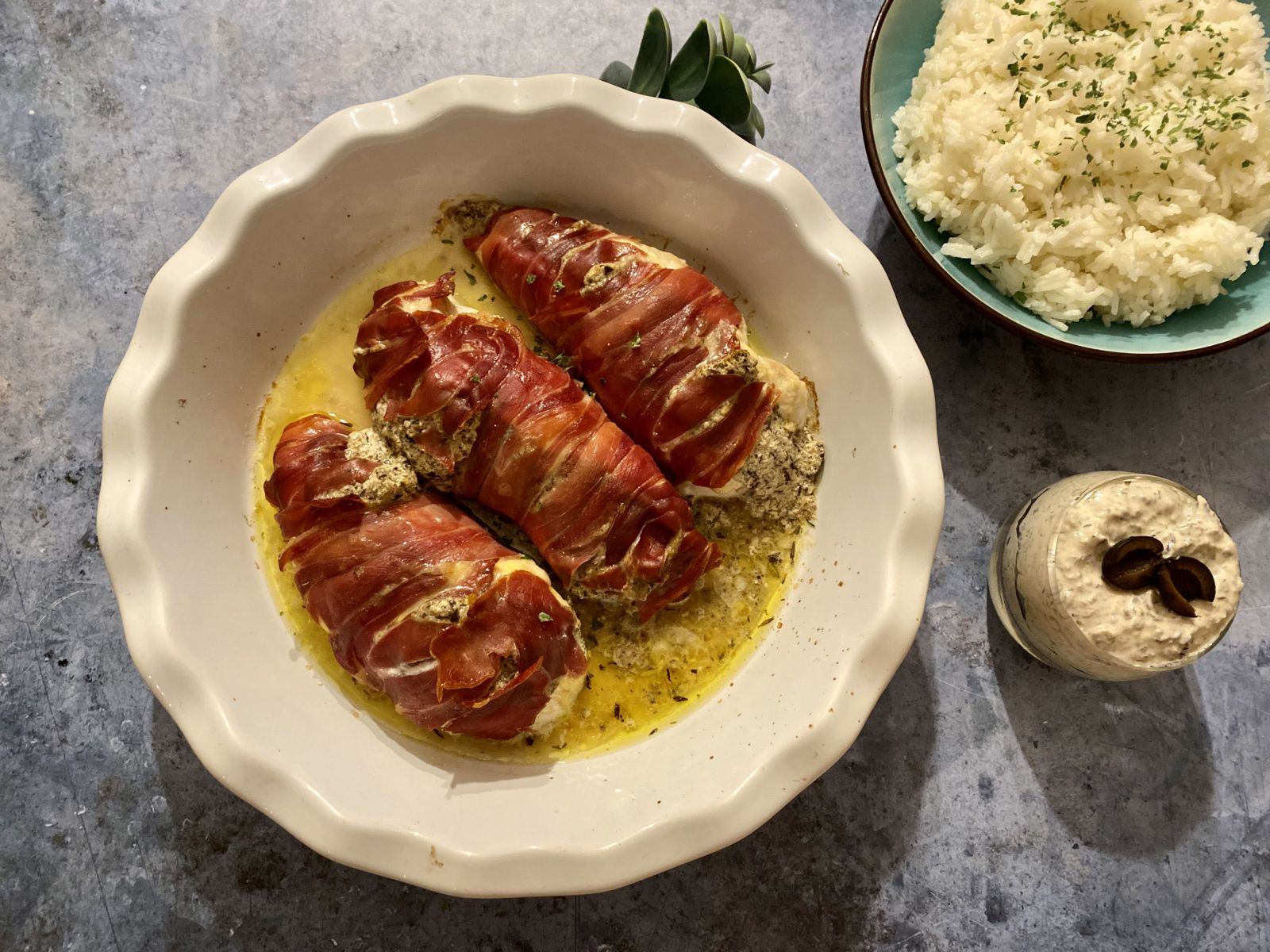 Blancs de poulet farcis au chèvre et aux olives