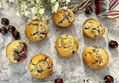 Muffins aux cerises et pépites de chocolat