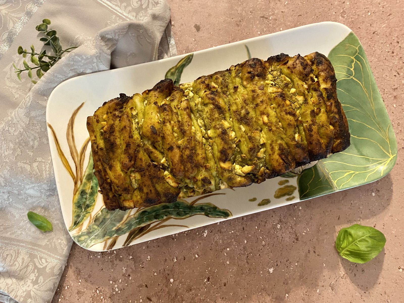 Pain à effeuiller au pesto et à la feta