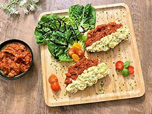 Tartines de concassé de tomates et œufs brouillés