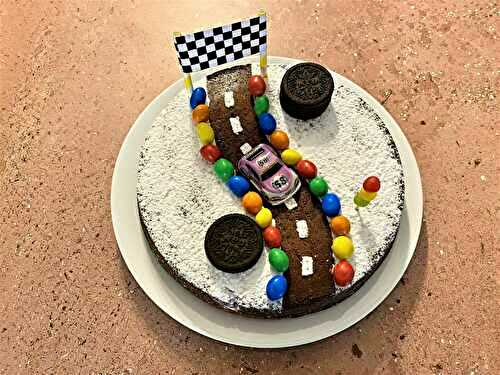 Gâteau d’anniversaire enfant « Le circuit de course »
