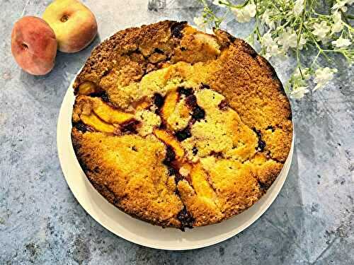 Gâteau pêche-framboise aux noisettes de Yotam Ottolenghi