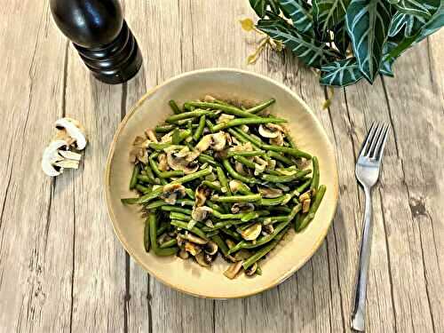 Poêlée de haricots verts et champignons aux oignons caramélisés