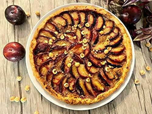 Tarte fine aux prunes et à la noisette