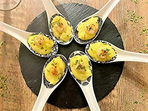 Cuillères apéritives aux pétoncles et purée de pommes de terre à la truffe