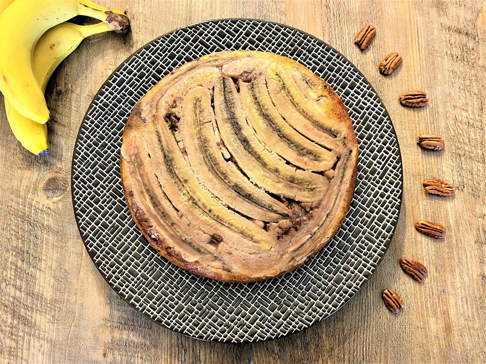 Gâteau renversé à la banane et aux noix de pécan