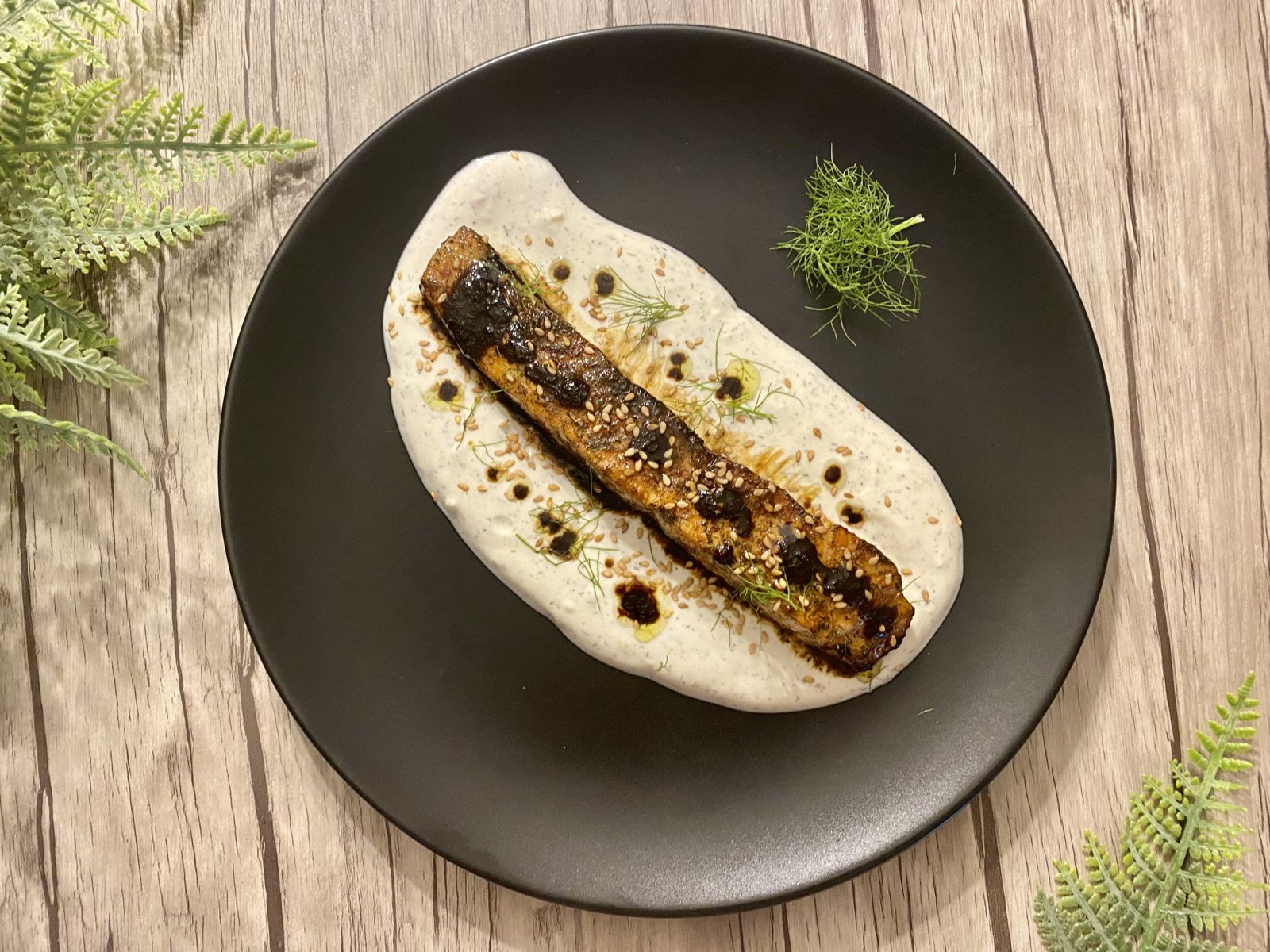 Saumon mariné et sauce à l’aneth