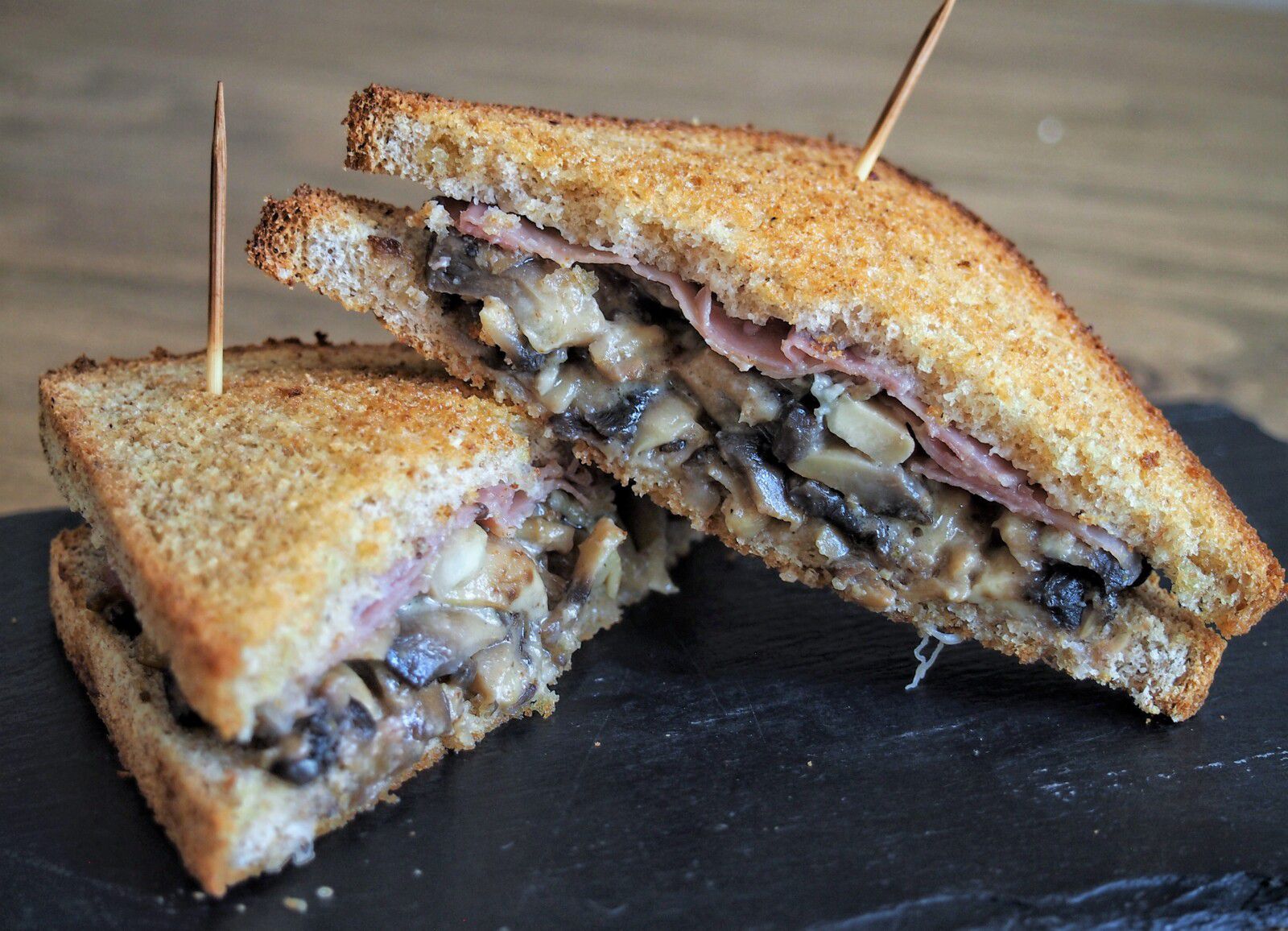 Croque jambon, champignons et gorgonzola