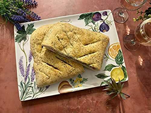 Fougasse aux lardons et aux olives