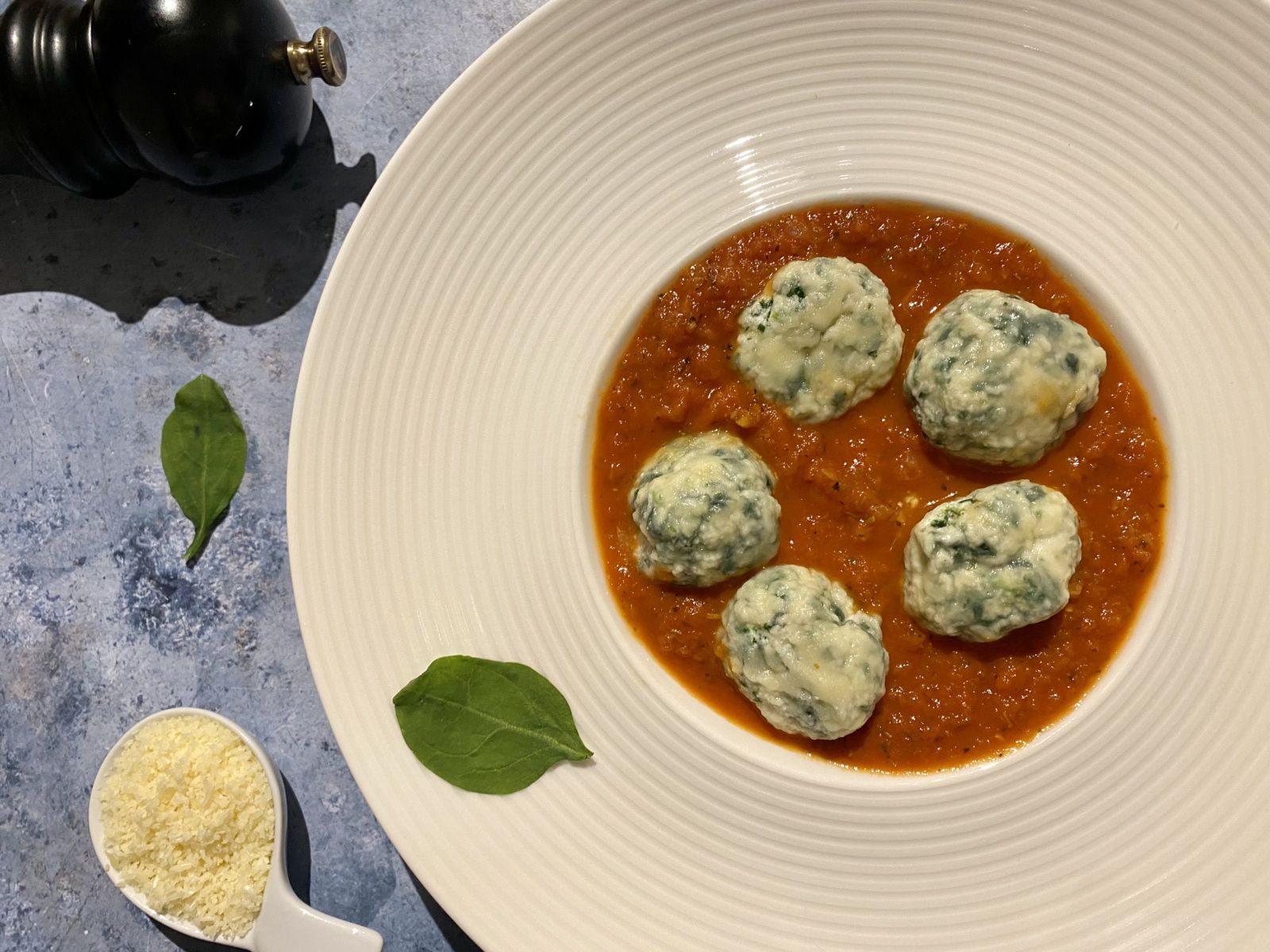 Gnudi à la ricotta et aux épinards