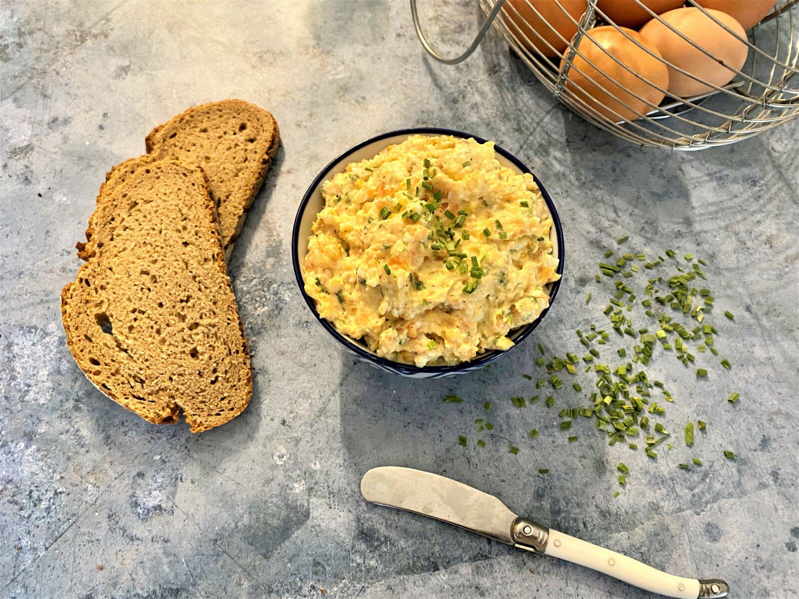 Rillettes de saumon fumé aux œufs durs