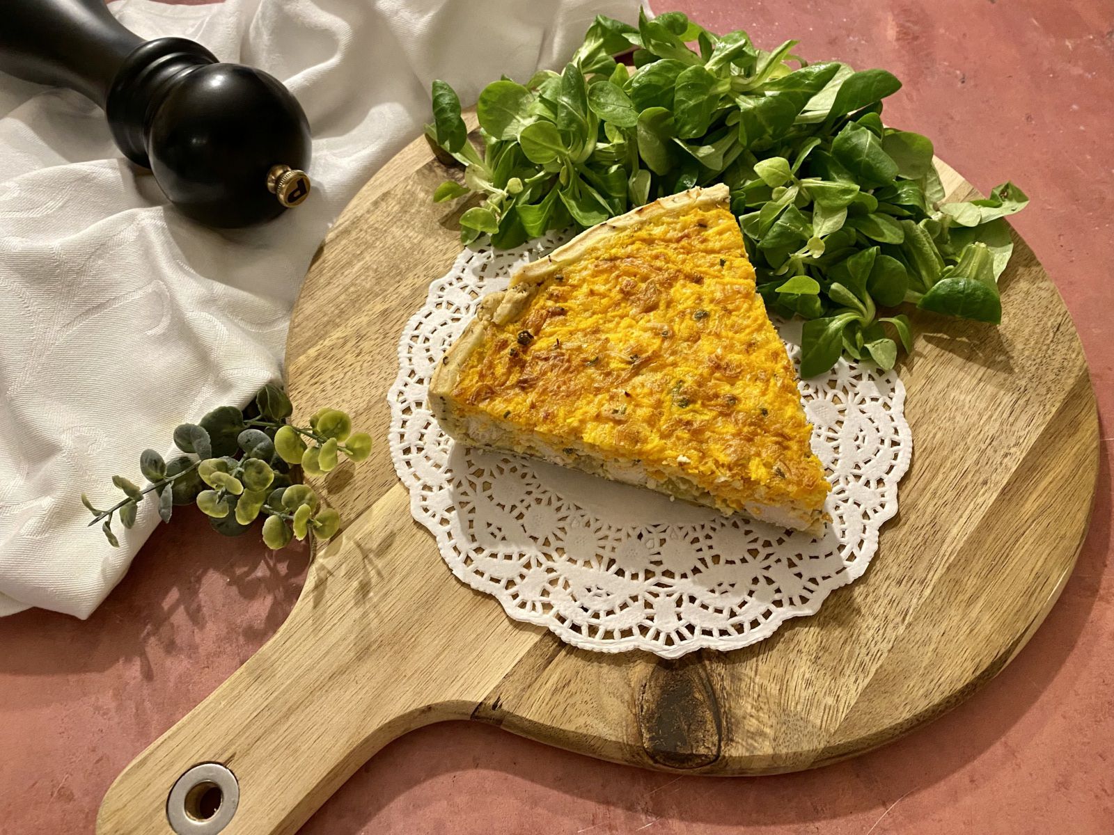 Tarte au poulet, carotte et estragon