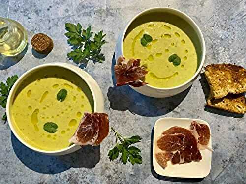 Velouté printanier de petits pois et jambon bellota