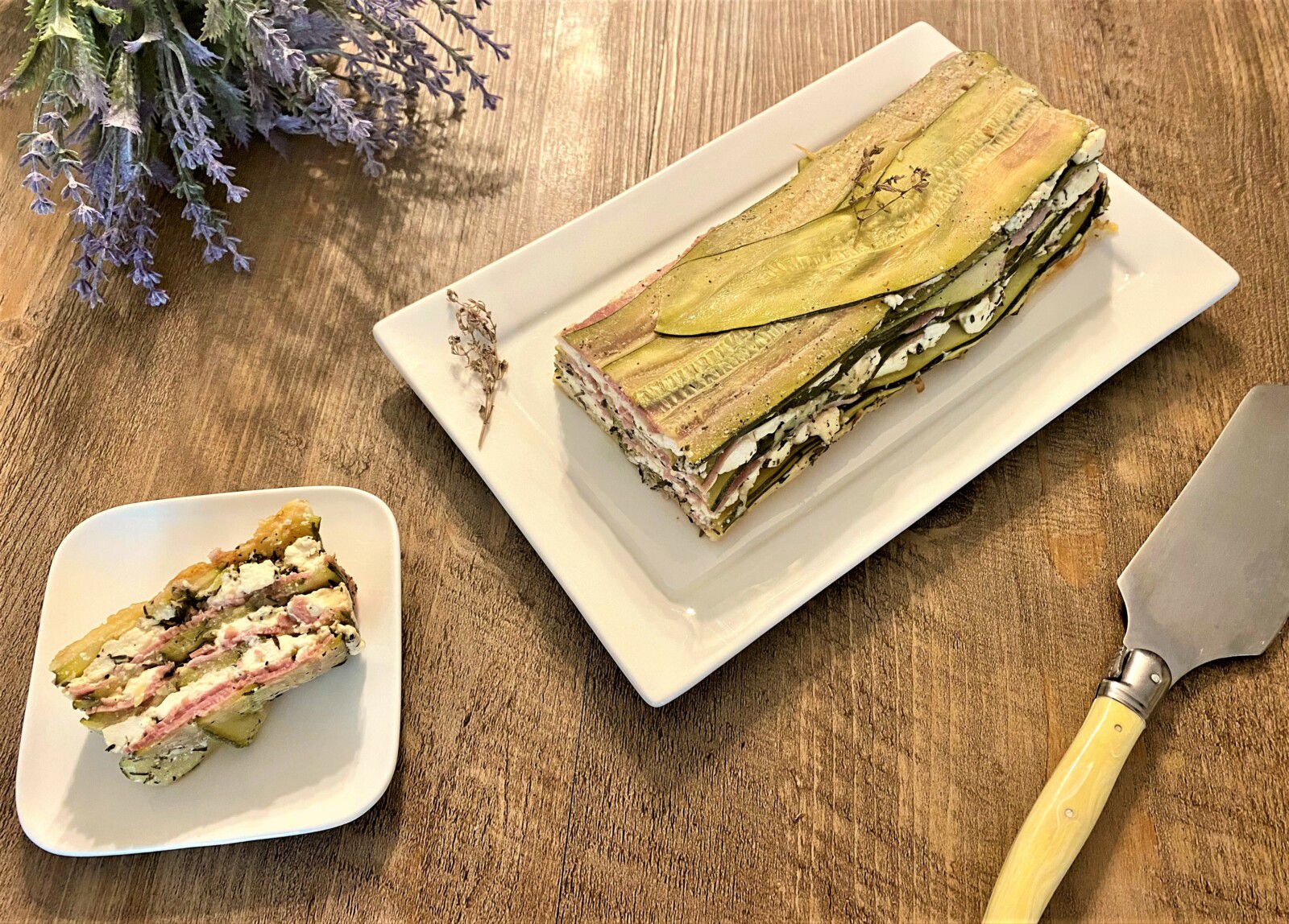 Millefeuille de courgette au jambon et à la feta