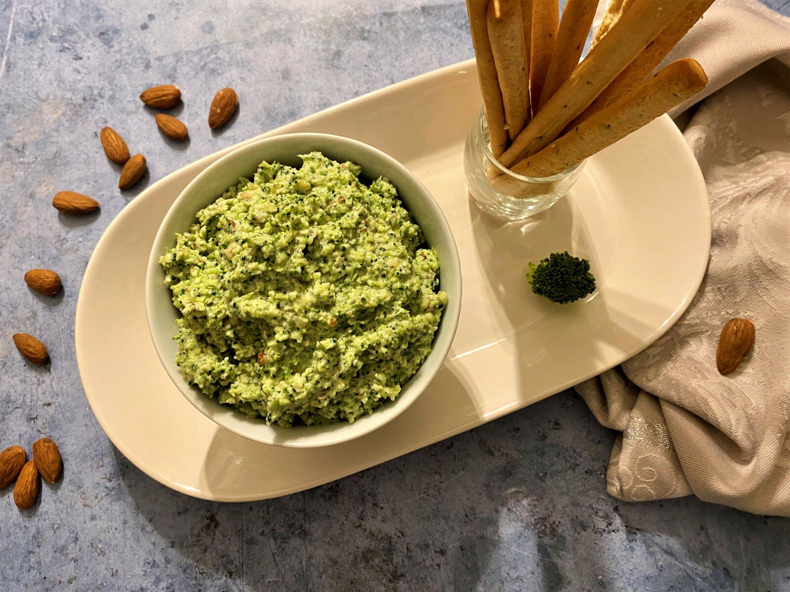 Pesto de brocolis, amandes et feta