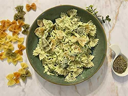 Pâtes aux courgettes, yaourt à la grecque et herbes de Provence