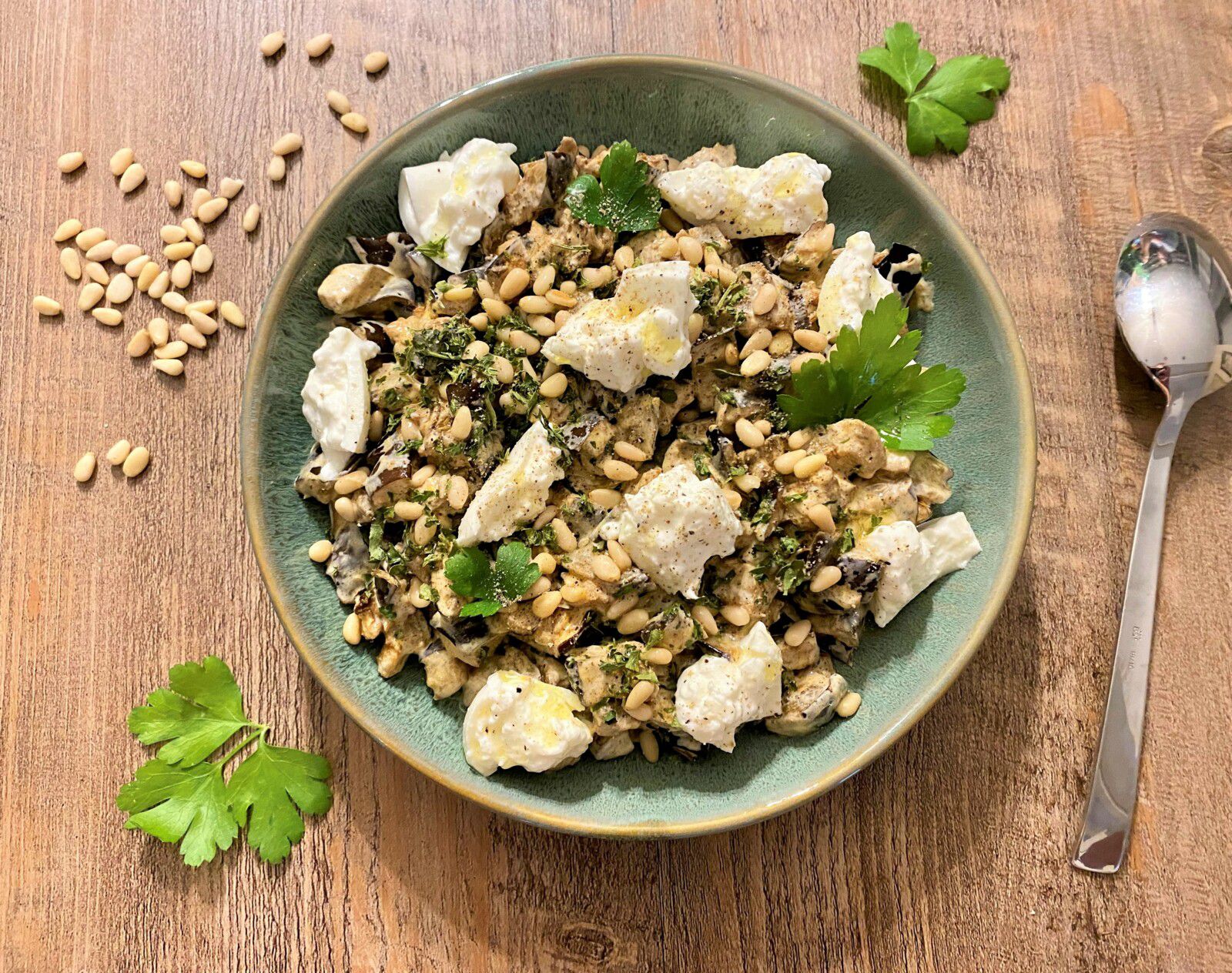 Salade d’aubergines rôties aux épices et burrata