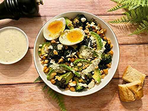 Salade de brocoli et pois chiches croustillants façon Caesar