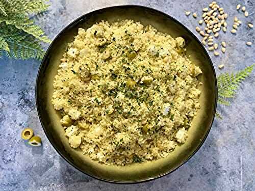 Semoule aux olives, feta et pignons