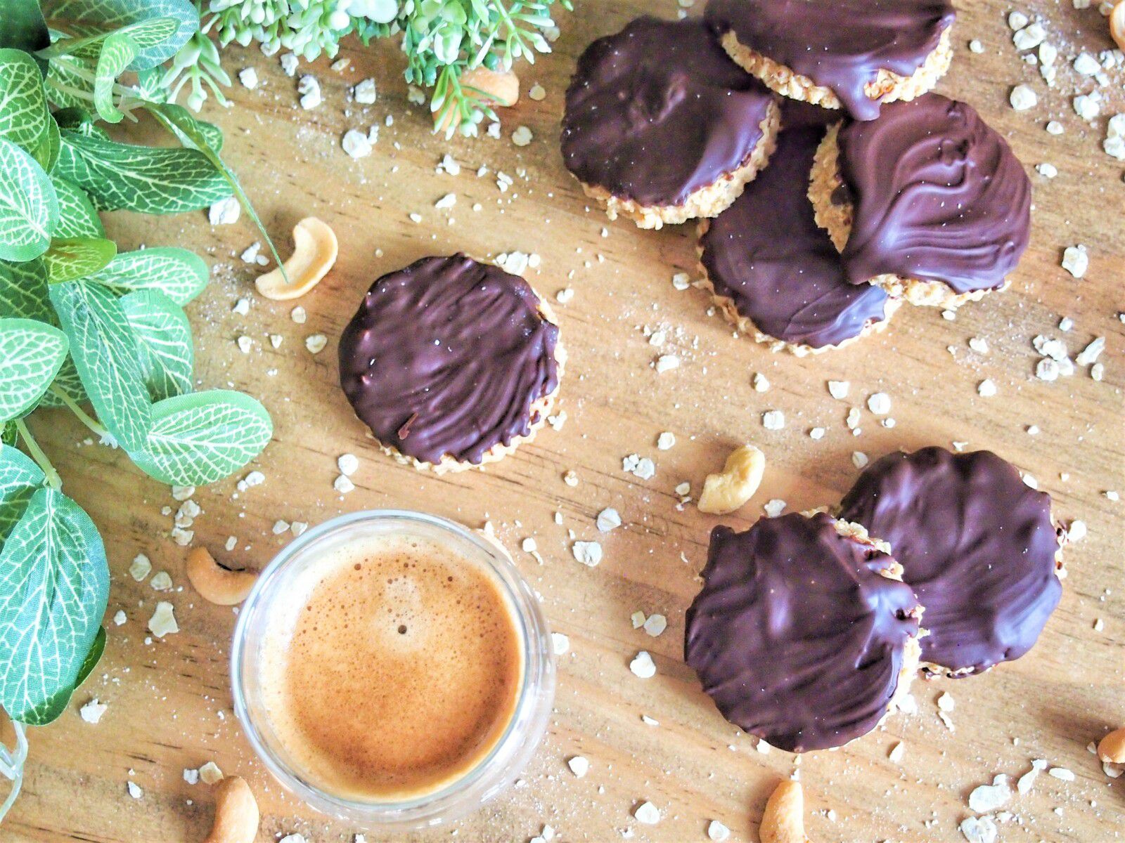 Biscuits aux flocons d’avoine, cacahuète et chocolat