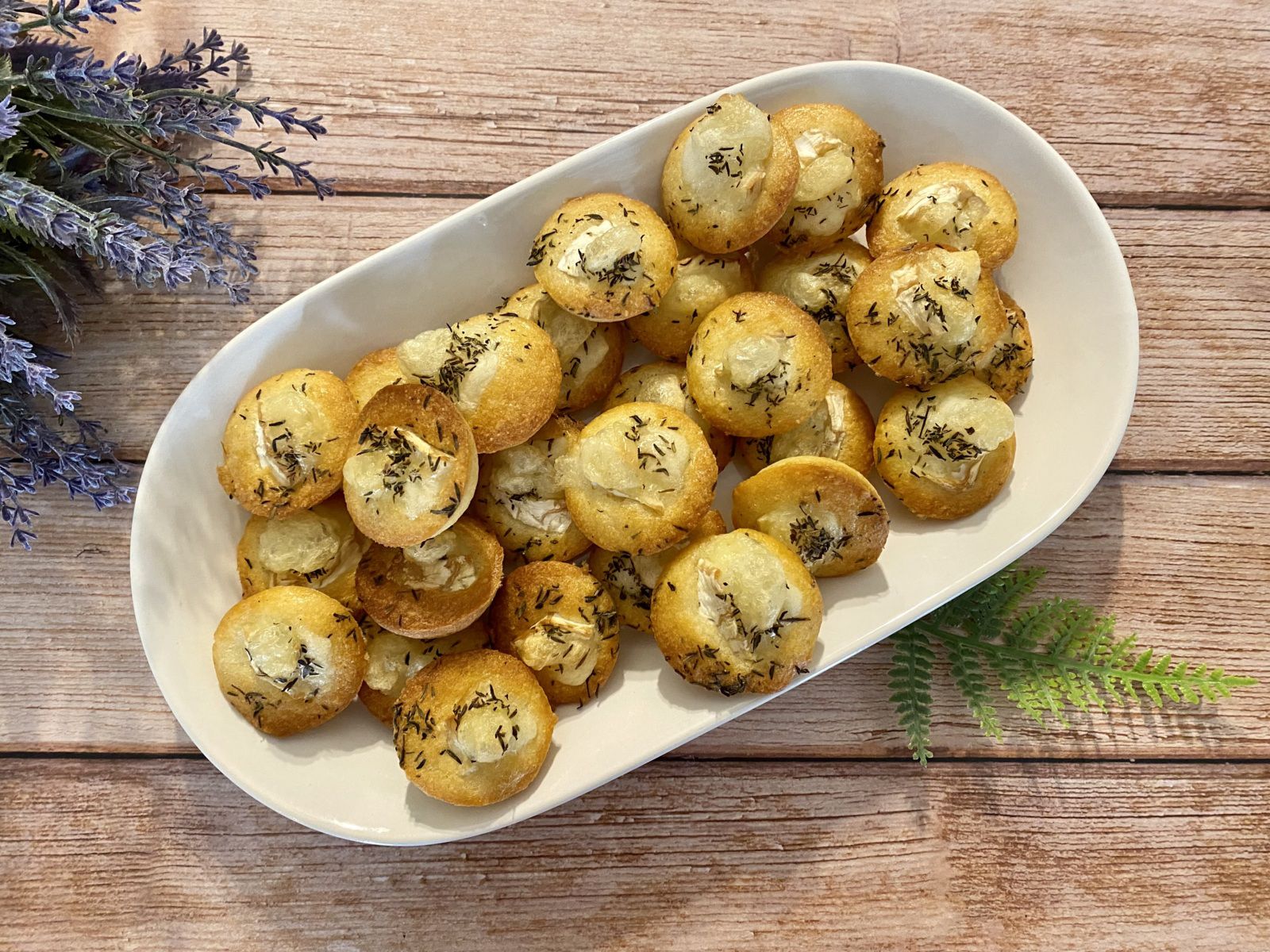 Financiers salés au chèvre, miel et thym