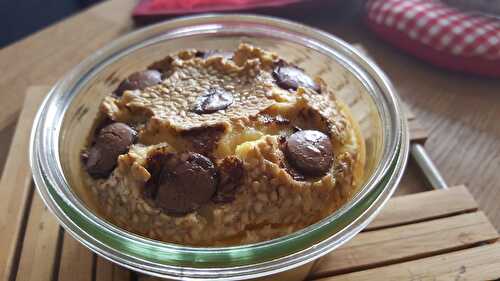 Clafoutis d'hiver au chocolat et croûte de sésame blond