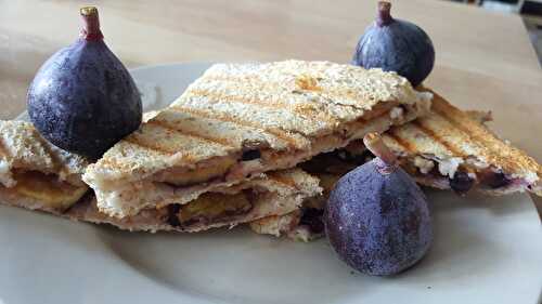 La purée d'amande et la figue dans un sandwich sucré