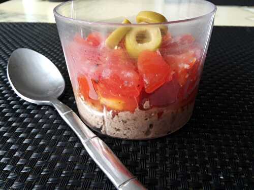 Olive et tomate, comme un goût d'été dans une verrine en entrée