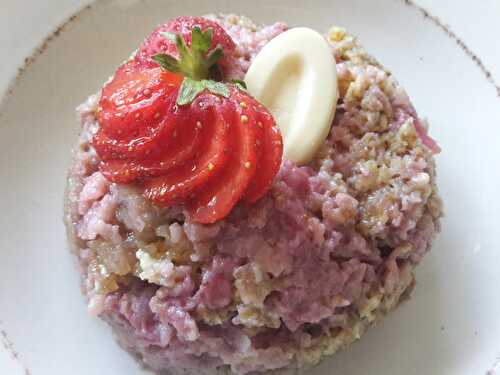 Un bowlcake regressif à souhait : à la fraise et au chocolat blanc