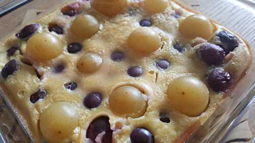 Un clafoutis à la mode automnale aux deux raisins