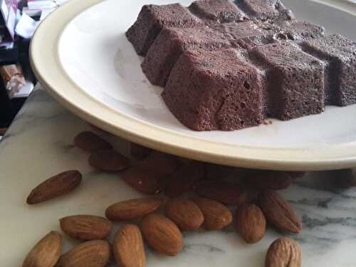 Un gâteau au chocolat mi-fondant mi-flan