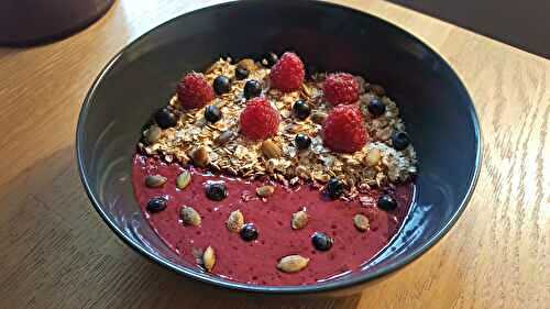 Un grand bol complet pour le petit déjeuner 